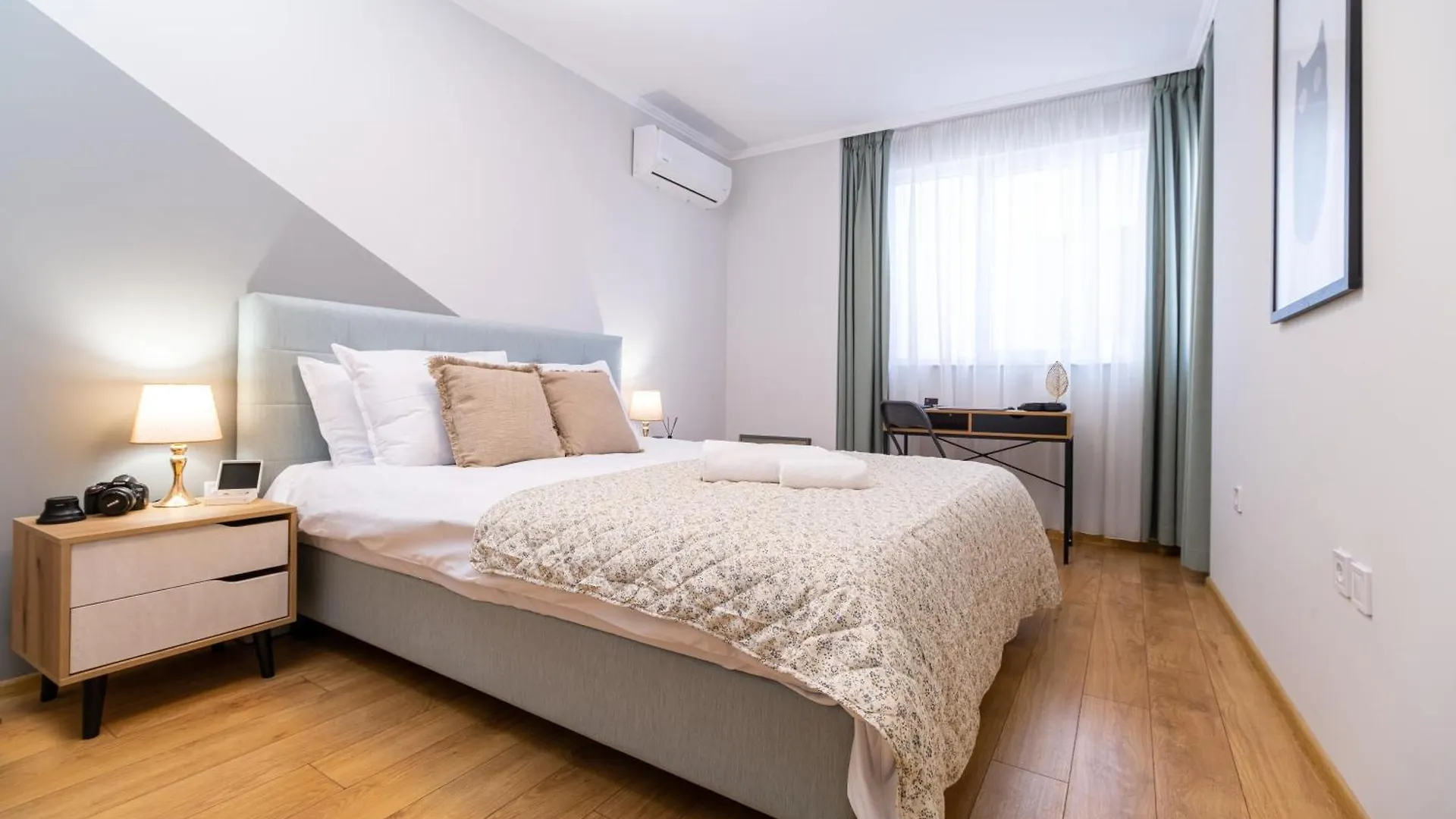 Modern & Elegant City Center Apartments Plowdiw 0*,