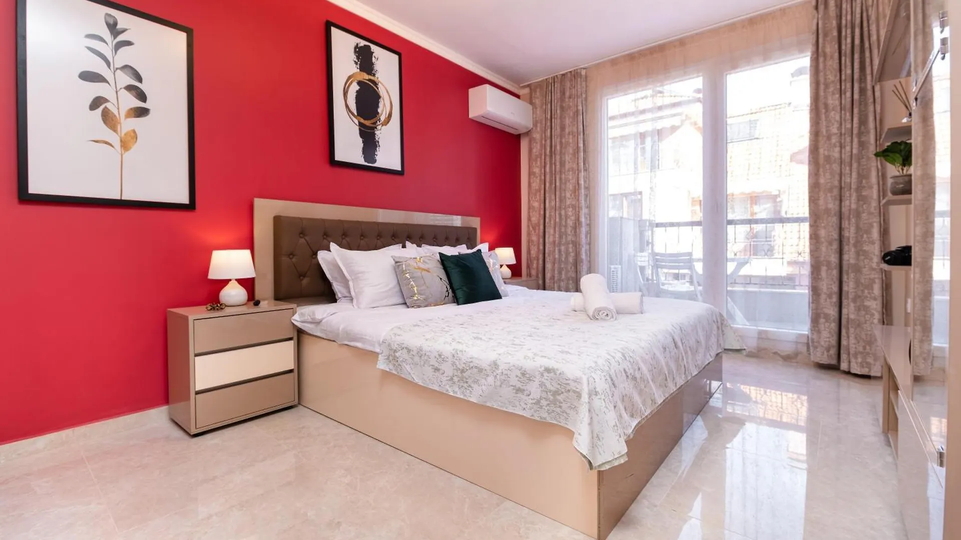 Modern & Elegant City Center Apartments Plowdiw