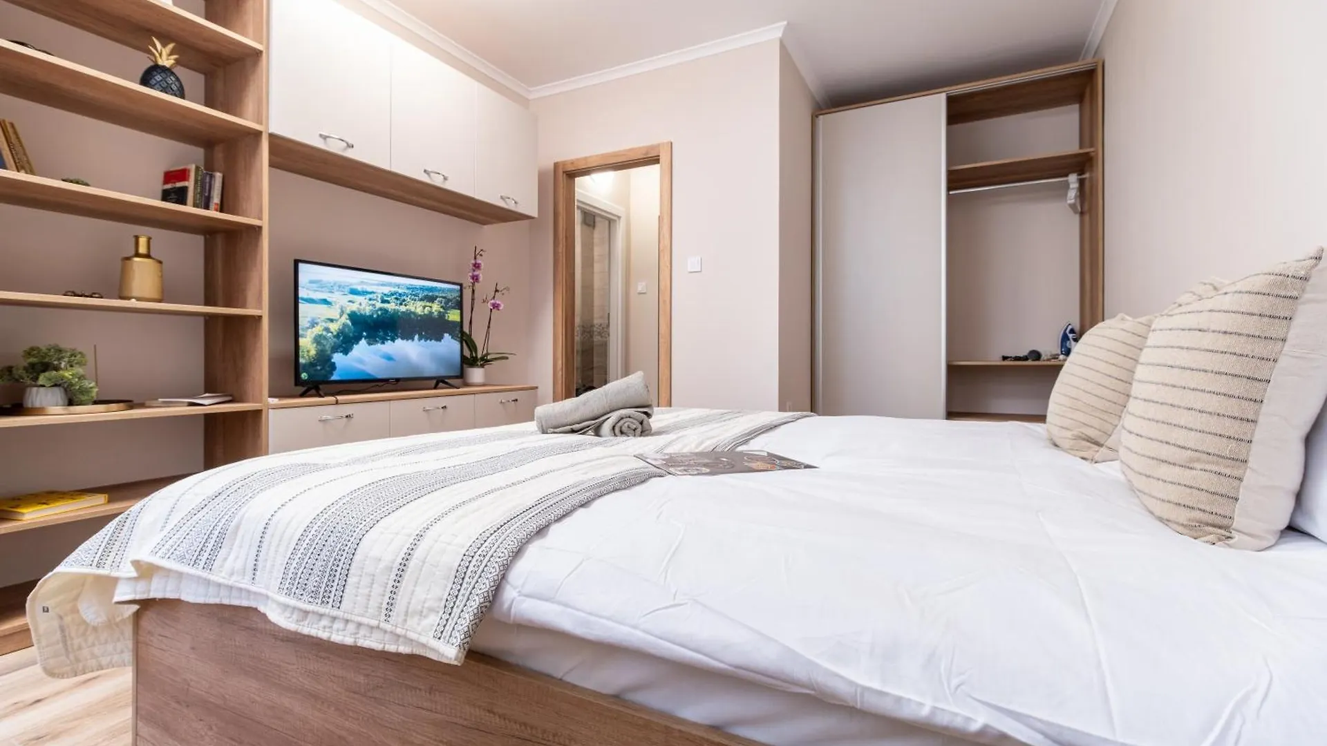 Modern & Elegant City Center Apartments Plowdiw 0*,
